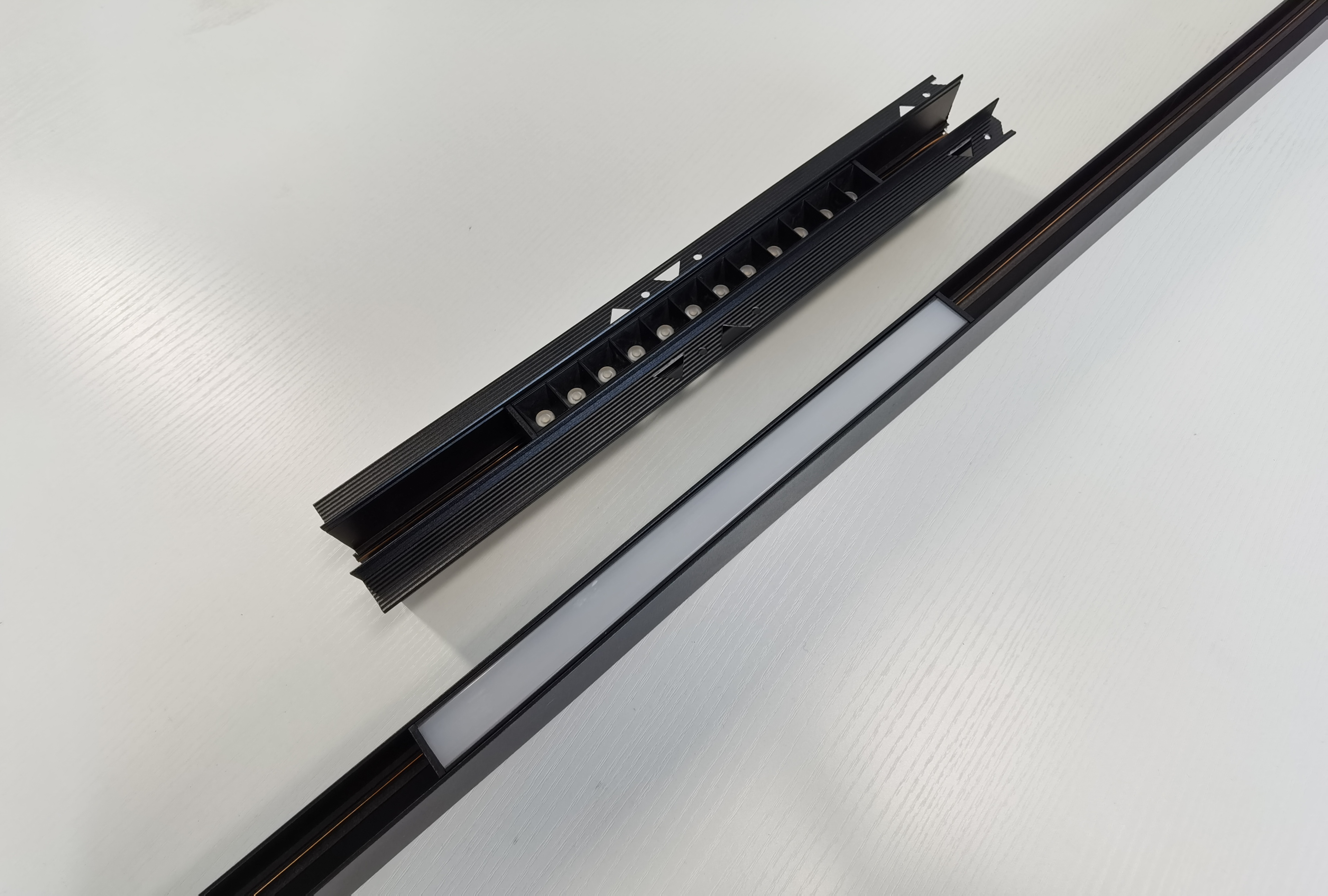 磁吸轨道