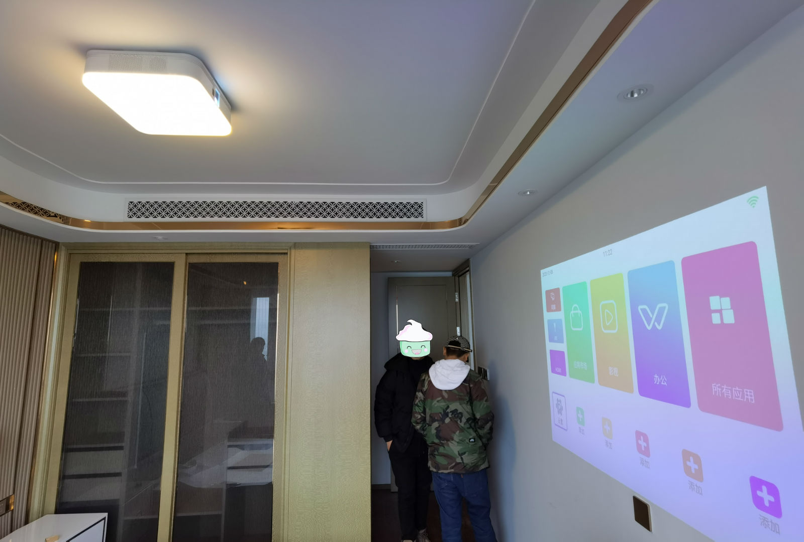 GPT智能投影吸顶灯实装效果